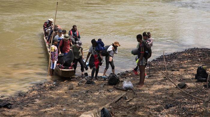 Actualmente solicita a los migrantes irregulares que llegan a zonas cercanas al Darién que se registren en una aplicación móvil para reportar su tránsito.