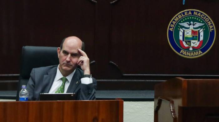 Durante el tercer debate estuvo presente el ministro de Economía y Finanzas, Felipe Chapman.