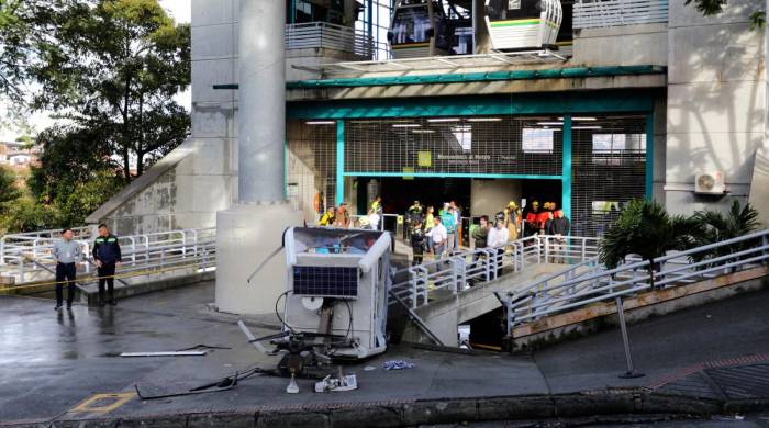 Una cabina del metro cable de Medellín, Colombia, se desprendió.