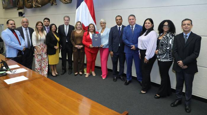 El pleno de la Asamblea Nacional ratificó este miércoles a 8 funcionarios, entre ellos a la nueva administradora de la ASEP, Zelmar Rodríguez.