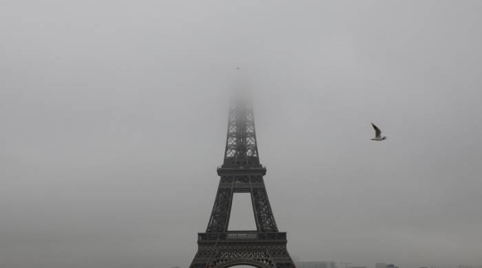 La torre ‘cerró un poco antes de las 2:30 p.m. debido a la presencia en el monumento de un escalador’.