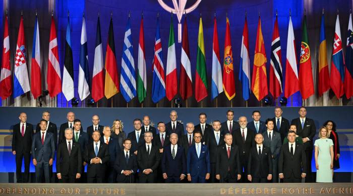 Los líderes de la OTAN posan para una foto familiar durante la celebración del 75 aniversario de la OTAN en el Auditorio Mellon en Washington.