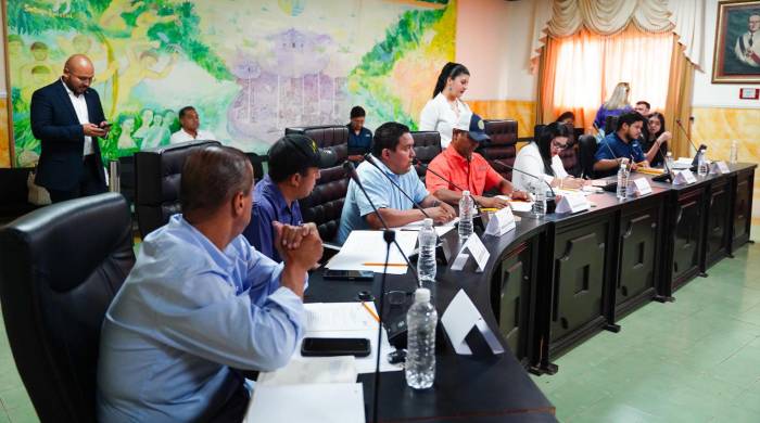 Las autoridades locales de la provincia de Veraguas, en su reunión, este viernes.