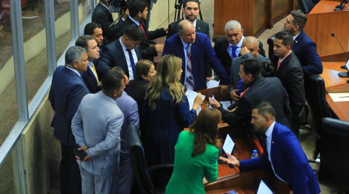 Durante la primera semana de sesiones fueron presentados ante el pleno legislativo, cuatro anteproyectos de ley para modificar el Reglamento Interno de la Asamblea.