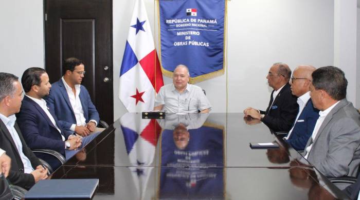 La reunión incluyó a los ministro de Obras Públicas de ambos países y a empresarios dominicanos.