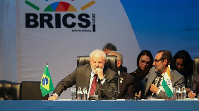 El presidente brasileño, Luiz Inacio Lula da Silva (i), durante una reunión de los BRICS el año pasado en Sudáfrica.