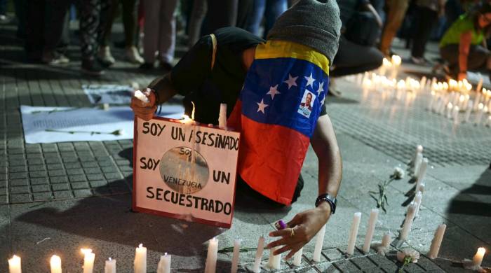 Los grupos de oposición venezolanos realizaron una vigilia para pedir libertad y paz en el país.