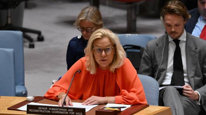 La coordinadora superior de asuntos humanitarios y de reconstrucción de la ONU para Gaza, Sigrid Kaag, informa al Consejo de Seguridad de la ONU sobre la situación en Oriente Medio.