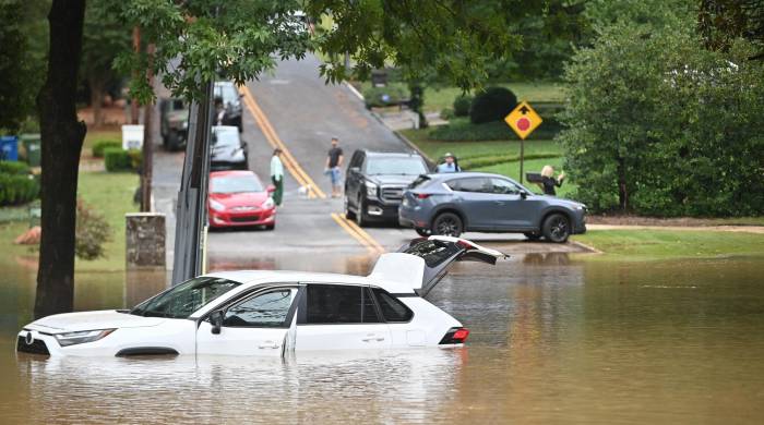 El grave impacto de Helene, que tocó tierra cerca de la medianoche del jueves en el llamado Big Bend de Florida como un potente huracán 4, continúa este viernes su escalada de destrucción.