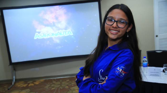 Lía Fernández Gutiérrez, de 13 años de edad, pasó tres meses en el Space Center de la NASA en Houston, Texas (Estados Unidos).