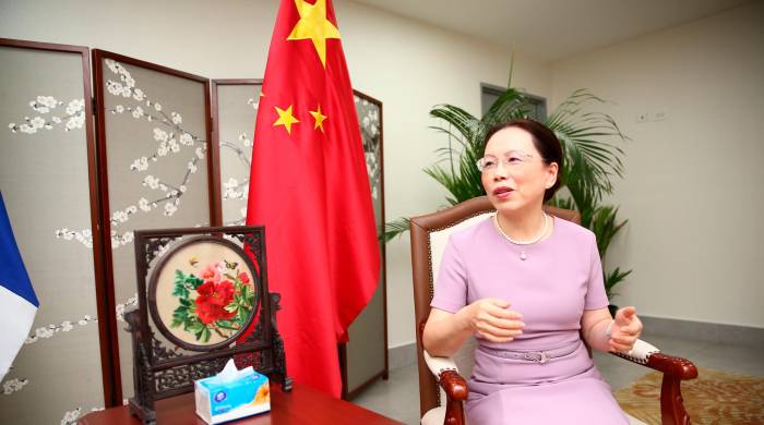 La embajadora de la República Popular China en Panamá, Xu Xueyuan.