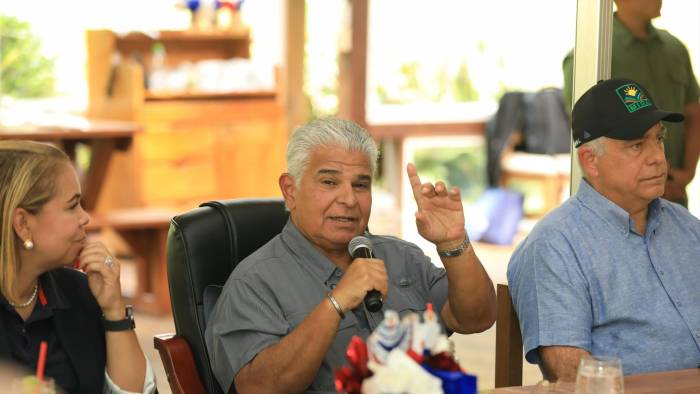 El presidente mantuvo una reunión con productores del área.