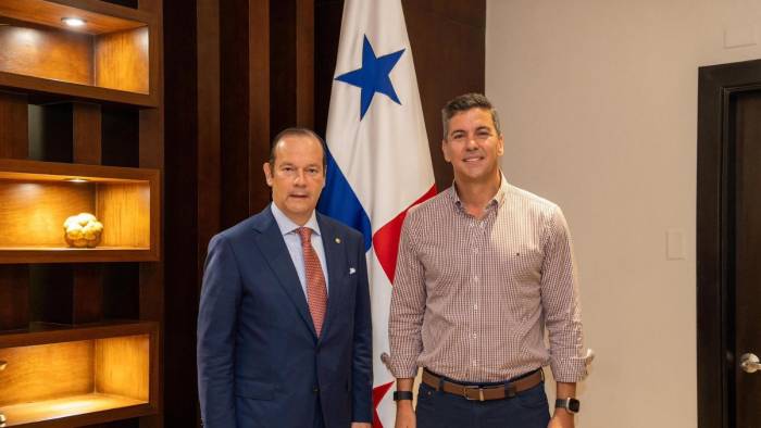 ‘Es un honor recibir al Presidente de Paraguay, Santiago Peña, en el Aeropuerto de Tocumen’, dijo Martínez-Acha.