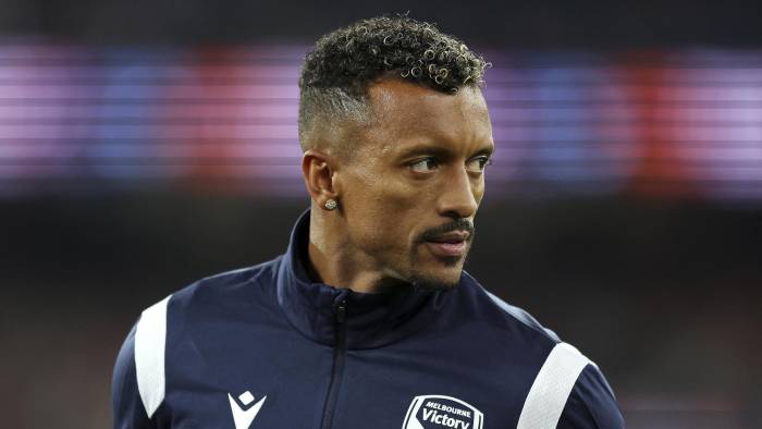 Luis Nani durante un calentamiento con el Melbourne Victory australiano.