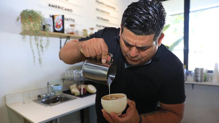 Se especializa en brunchs y que ofrece café de especialidad ya sea en preparaciones con máquina de espresso y también filtrado.