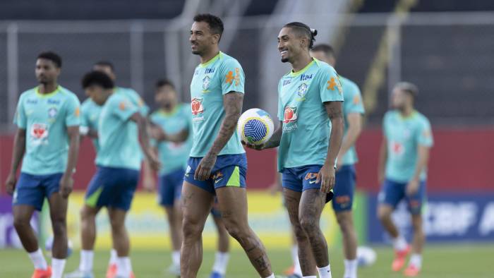 La selección de Brasil durante un entrenamiento.