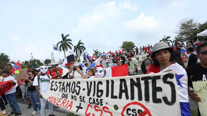 Tanto ciudadanos como gremios asistieron a protestar hoy en la Cinta Costera