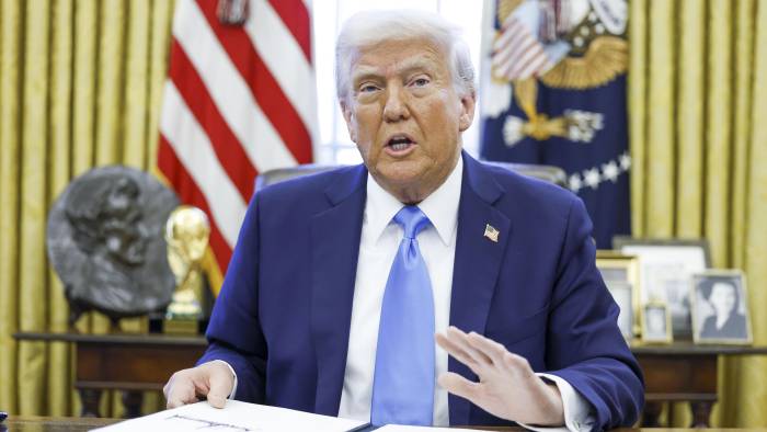 El presidente de los Estados Unidos, Donald Trump, tiene una réplica del trofeo de la Copa del Mundo de fútbol en el Despacho Oval de la Casa Blanca.