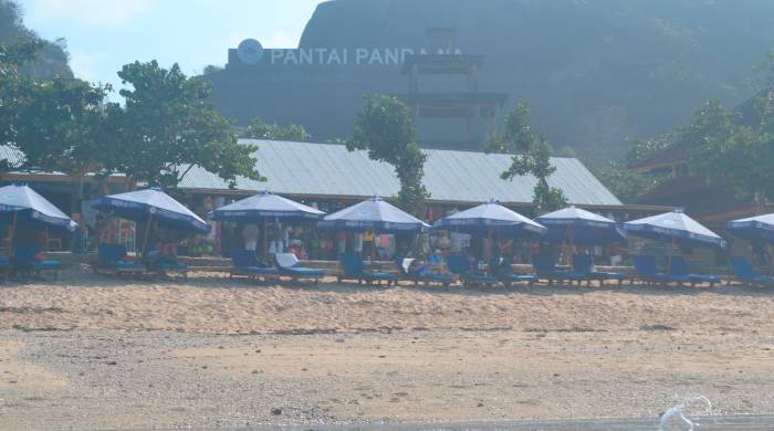 La playa Pandawa es uno de los atractivos turísticos de Bali ,en la que el visitante puede conocer sobre la cultura balinés.