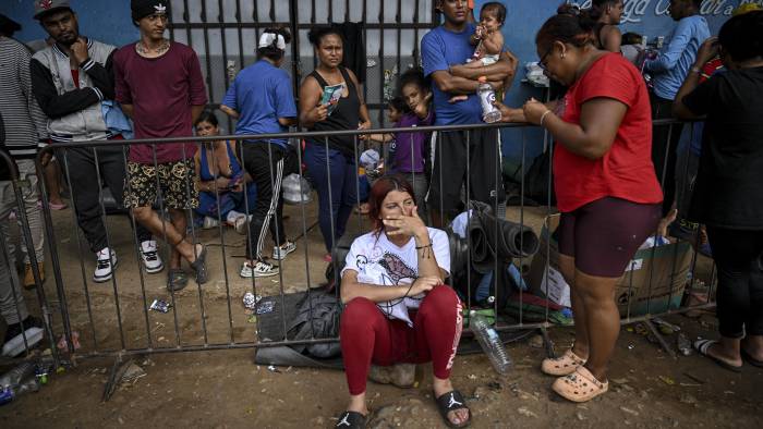 Los migrantes tendrán un salvoconducto por 72 horas para que aborden en el CATEM autobuses que los trasladarán hacia albergues en Panamá.