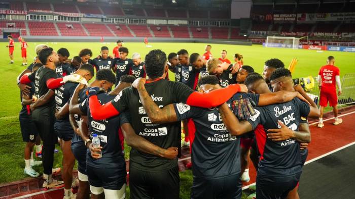 La Selección Nacional de Panamá previo a uno de sus entrenamientos en el estadio Rommel Fernández.