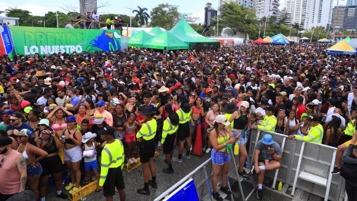 Culecos, fiesta y alegría durante el tercer día de las fiestas del carnaval