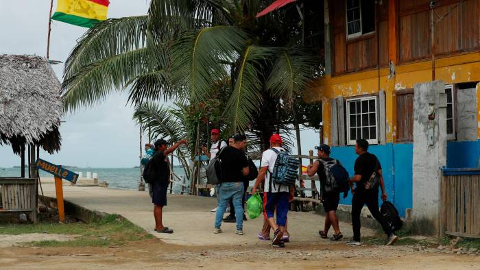 Los migrantes son llevados a una isla que fue deshabitada en la comarca Guna Yala por el aumento del nivel de mar.