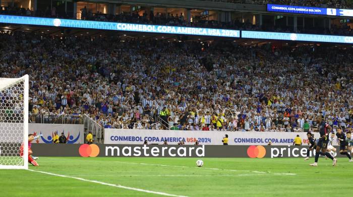 Vista de la afición argentina durante el partido entre Argentina y Ecuador.