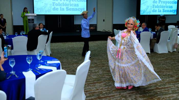 Presentación artística en el Concurso Nacional de Periodismo Científico 2024 de la Senacyt.