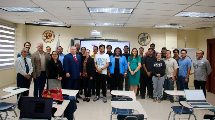 Participantes del Bootcamp 2024 del El C-TASC de la UTP.