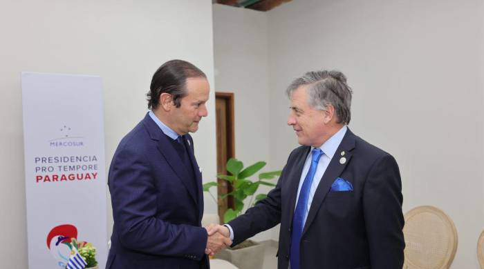 El canciller de Panamá, Javier Martínez Acha (Izq.) junto al ministro de Relaciones Exteriores de Uruguay, Omar Paganini.