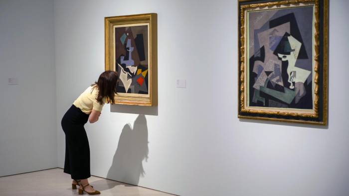 Una persona observa uno de los cuadros de la nueva exposición temporal del Museo Picasso de Málaga, 'María Blanchard.