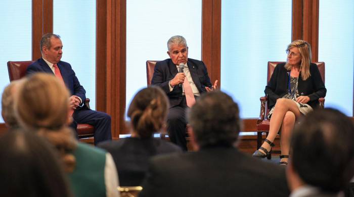 El foro se desarrolló en la sede del Harvard Club de Nueva York.