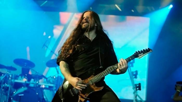 Andreas Kisser, guitarrista de la banda Sepultura.