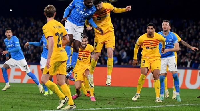 Barcelona y Nápoles en el partido de la ida de octavos de final de la Liga de Campeones