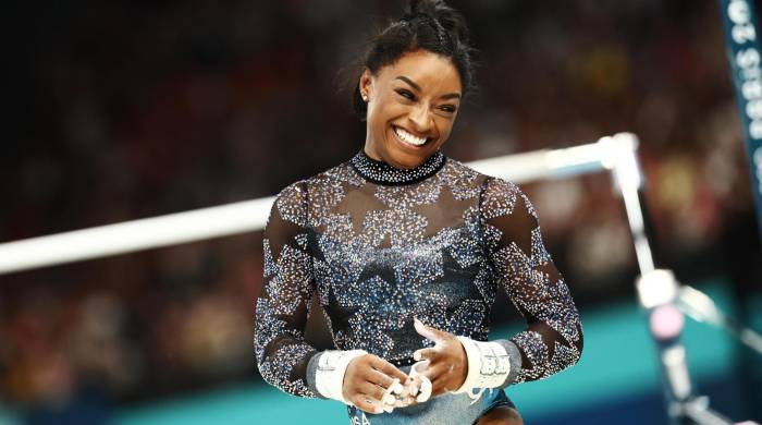 Biles se convierte en la primera gimnasta que logra el título olímpico de esta prueba en dos ediciones no consecutivas.