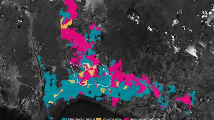 Este mapa muestra la distribución de los asentamientos informales de la ciudad de Panamá en base a datos del censo 2023 e imágenes de satélite. Estos asentamientos informales se encuentran primordialmente en el distrito de San Miguelito, Panamá Este y Norte.