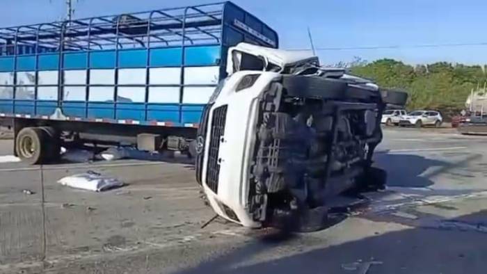 La triple colisión se dio en la vía Panamericana, a la altura de Juan Hombrón, en la provincia de Coclé.