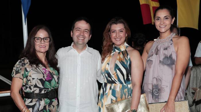 Viviana Moreno, Juan Tamayo, Luz María MejÍa y Marcela Bejarano