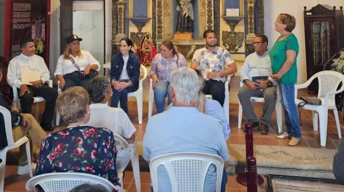 La ministra de Mi Cultura, Maruja Herrera durante su recorrido en la provincia de Coclé.