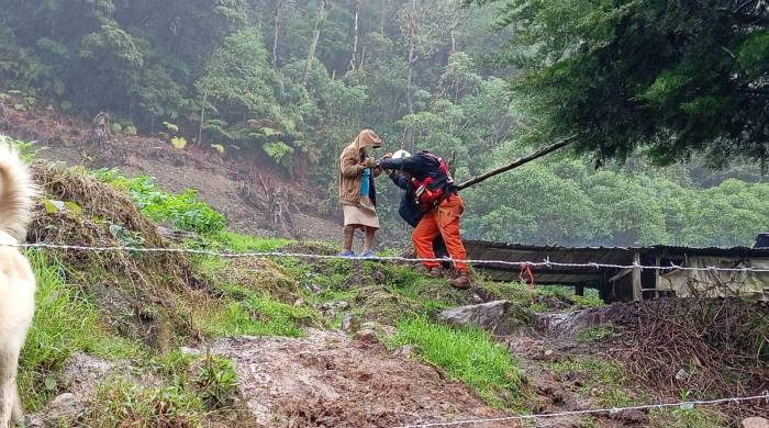 Personal de Sinaproc realiza un rescate.