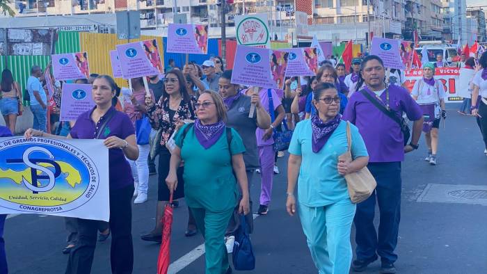 La marcha terminó con una concentración al frente de la Asamblea Nacional.