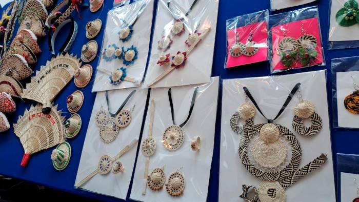 El festival también promueve los diseños de accesorios artesanales.