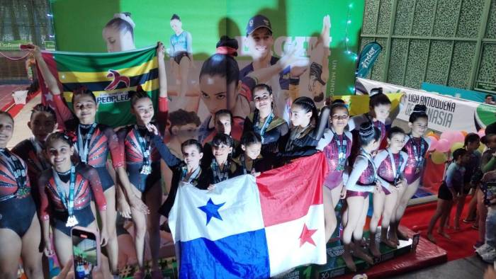 Las gimnastas de artística femenina de IGA destacaron con sus presentaciones.