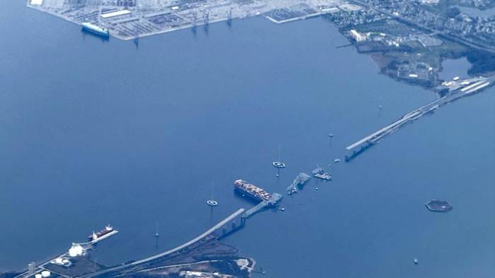 El puente Francis Scott Key, utilizado cada día por decenas de miles de vehículos, se derrumbó en el río Patapsco.