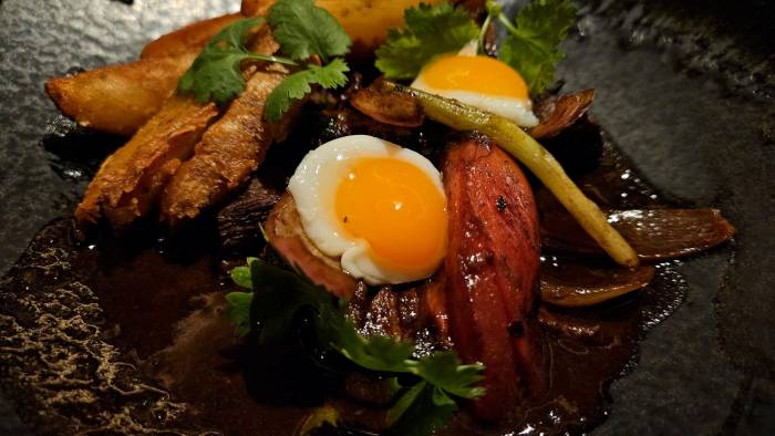 Lomo saltado.