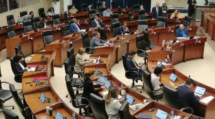 Los diputados aprobaron una resolución en la que no reconocen el triunfo de Nicolás Maduro.