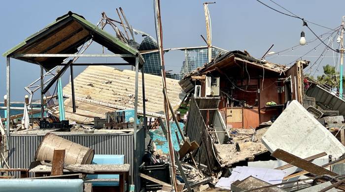 Daños tras un ataque militar israelí contra la localidad de Ghazieh, a cuatro kilómetros al sur de Sidón, en el sur del Líbano, el 6 de octubre de 2024.