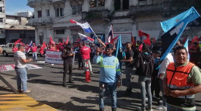 Manifestación en los predios de la Asamblea Nacional de diputados