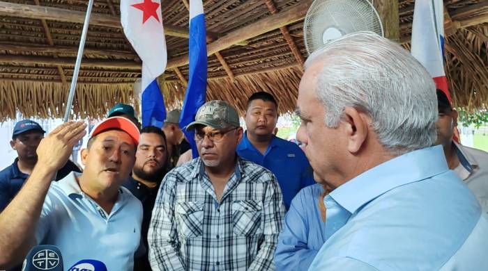 El ministro de Desarrollo Agropecuario, Roberto Linares, conversa con los productores de arroz de Panamá Este y Darién.